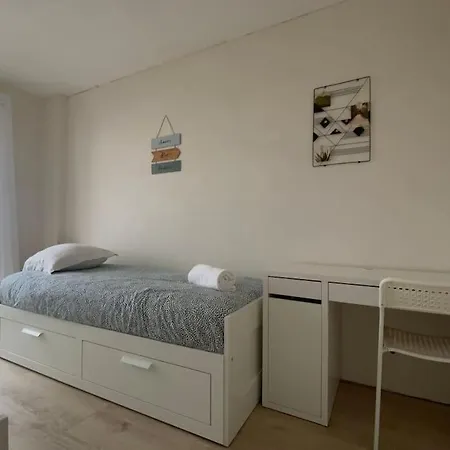 Appartement Joli T4 Avec Balcon, Place De Parking - Oradou