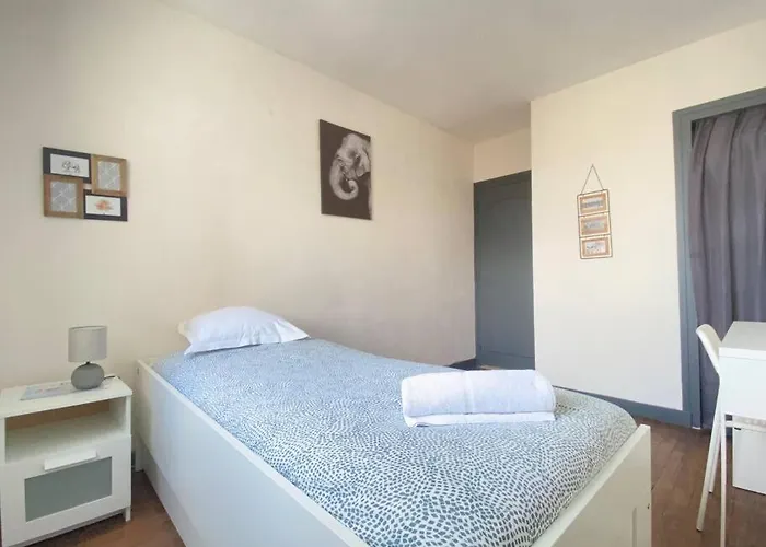 Joli T4 Avec Balcon, Place De Parking - Oradou *