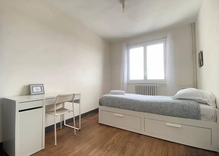 Joli T4 Avec Balcon, Place De Parking - Oradou شقة *