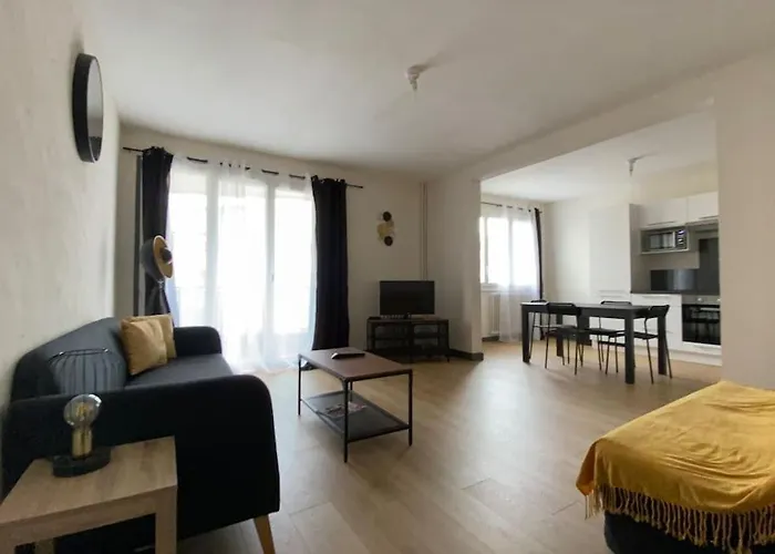 شقة Joli T4 Avec Balcon, Place De Parking - Oradou كليرمونت-فيراند